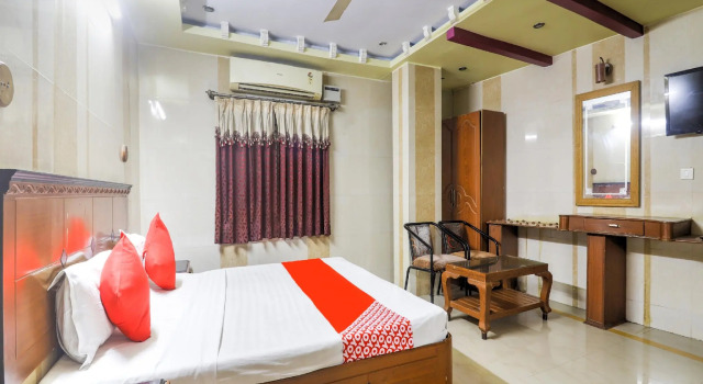 Люкс Standard OYO 77418 Hotel Golden Park