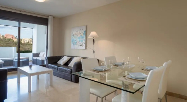 2147-Beautiful 2 bedrooms with sea view, Book Hotel Hoteller i Manilva med parkering, Parkering