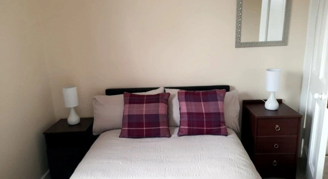 House-3br-garden-parking-near Inverness Castle, Забронировать Дом для отпуска Отели Инвернесс с парковкой, рядом с Природный заповедник Меркинч, Парковка