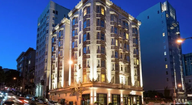 Staypineapple, An Iconic Hotel, The Loop