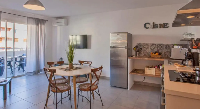 Апартаменты L'orangeraie Calvi centre à 300m de la plage et du port parking privé