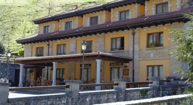 Hotel Restaurante La Casa de Juansabeli, Book Hotel Arenas de Cabrales 