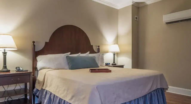 Номер Standard с видом на внутренний двор Chateau Saint Denis Hotel