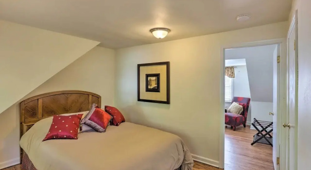 Pet-friendly Whitefish Bay Getaway w/ Large Yard!, 预订 酒店 怀特菲什 美利坚合众国-美利堅合眾國
