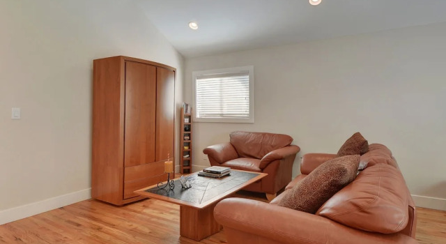 2BR Renovated Austin Coach House by RedAwning