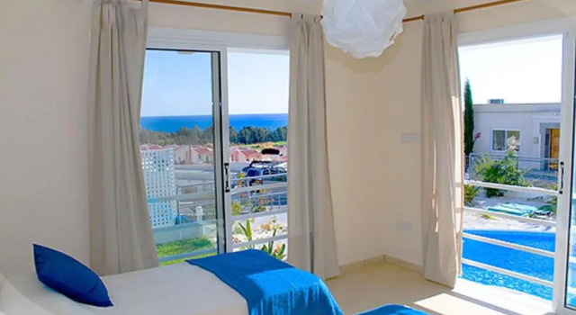 Anastasia, Boek Hotel Pissouri Limassol