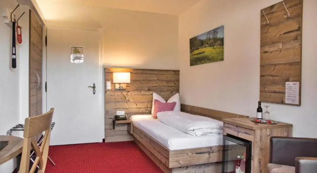 Номер Deluxe Höhenhotel & Restaurant Kalikutt