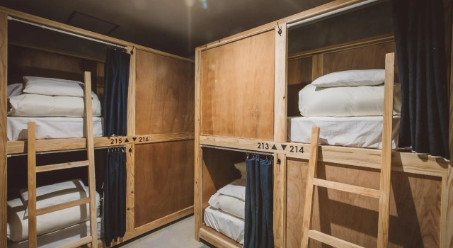 Кровать в общем номере (женский номер) Yanbaru Hostel