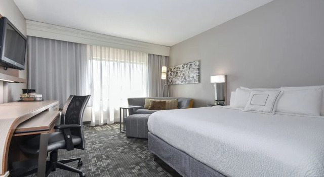 Двухместный люкс Courtyard by Marriott Charlotte Matthews