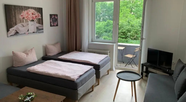 BERLIN mal ANDERS ERLEBEN - HIER TOBT DAS LEBEN, Book Hotel Neukölln Berlin, near Boddinstrasse