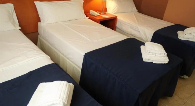 Трёхместный номер Standard Hotel UTHGRA de las Luces