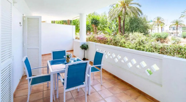 Апартаменты с 3 комнатами PR20 - Beach front flat Puerto Banus