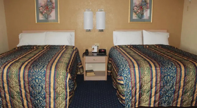 Четырёхместный номер Standard The Perrysburg Budget Inn