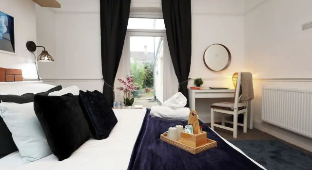 Cardiff Guesthouse & On-Street Parking