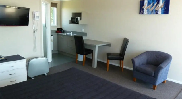 Студия с балконом Monarch Motel