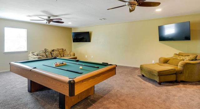 Коттедж с 4 комнатами Expansive Home w/ Pool Table ~ 15 Mi to Galveston!