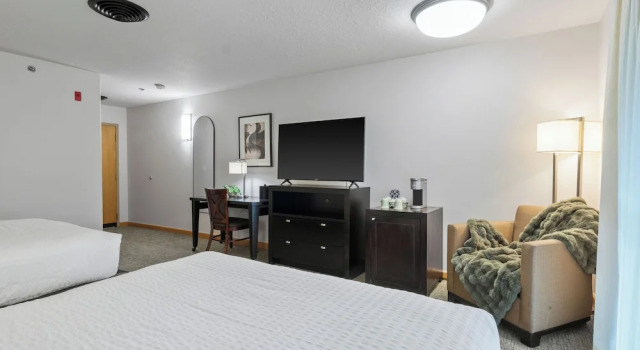 Четырёхместный номер Standard с видом на сад Bonneville Hot Springs Resort & Spa
