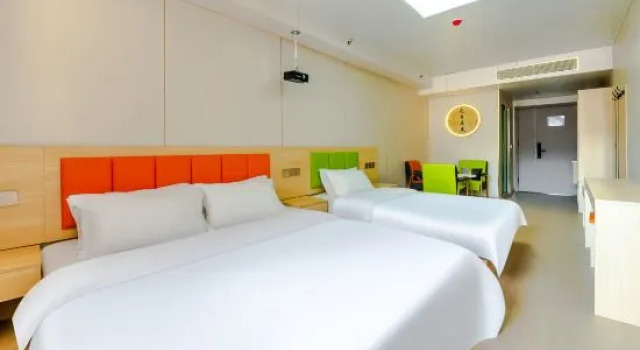 Люкс Business Zhubai No.1 Mansion Hotel (Qingdao May Fourth Square Hisense Bridge Subway Station)