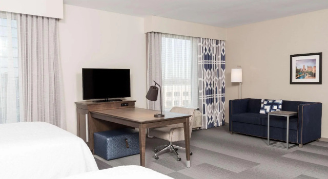 Четырёхместная студия Hampton Inn & Suites Indianapolis-Keystone, IN