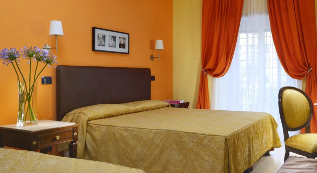 Четырёхместный номер Hotel Tuscolana