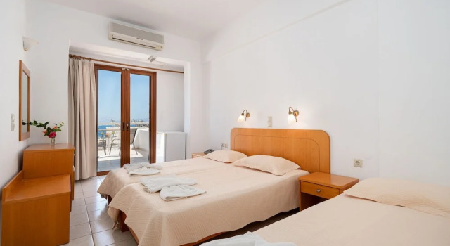 Трёхместный номер Standard Adonis Hotel