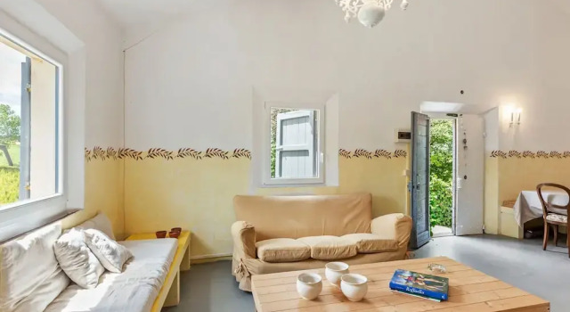 Mesmerising Mansion in Morro D'alba With Swimming Pool, Rezervovat Hotel  