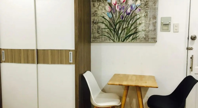 Smiley Apartment 11
