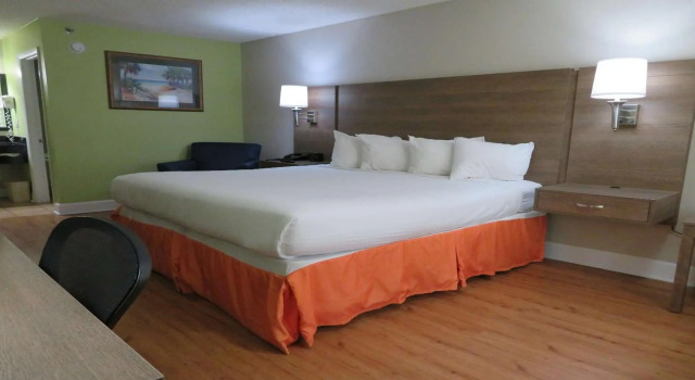 Cumberland Inn & Suites, Book Hotel Saint Marys Georgia