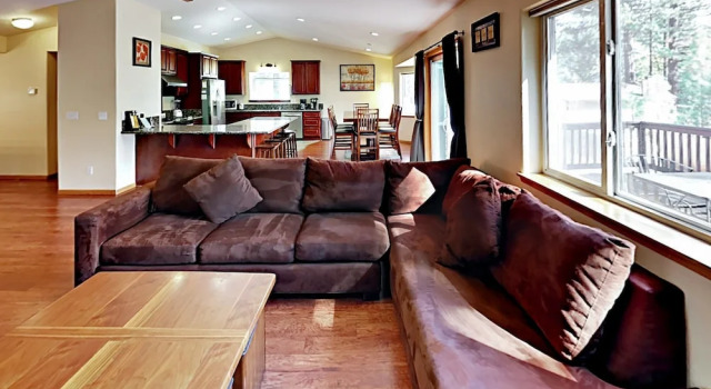 4BR South Tahoe Hot Tub Haven by RedAwning