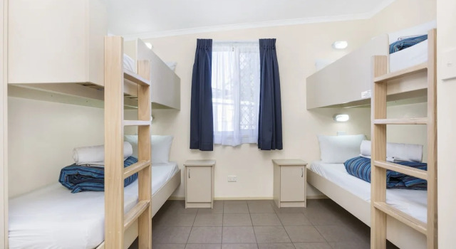 Номер Standard с 3 комнатами с балконом BIG4 Tasman Holiday Parks - Easts Beach