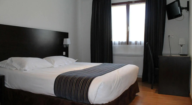 Hôtel de L'abbaye, Varaa Hotelli Hotellit Loiret pysäköinnillä, Pysäköinti