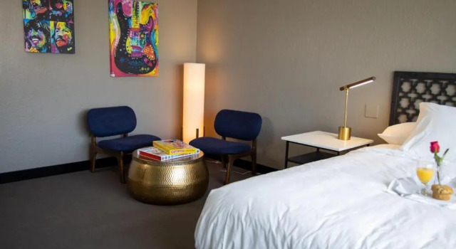 Четырёхместный номер Standard с видом на бассейн The Highlander Hotel, Ascend Hotel Collection