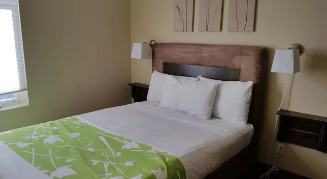 Номер Standard с 2 комнатами с балконом и с видом на горы Sunset Resorts Canmore and Spa
