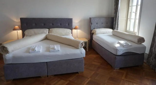 Четырёхместный номер Standard с видом на озеро Villa Pochon