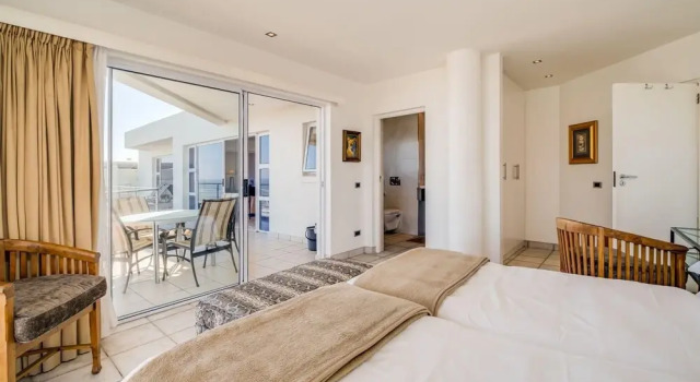Immaculate Camps Bay Penthouse With Uninterrupted Ocean Views and Splash Pool CBT Penthouse, Забронировать Апартаменты/квартира Отели Cape Peninsula с парковкой, Парковка