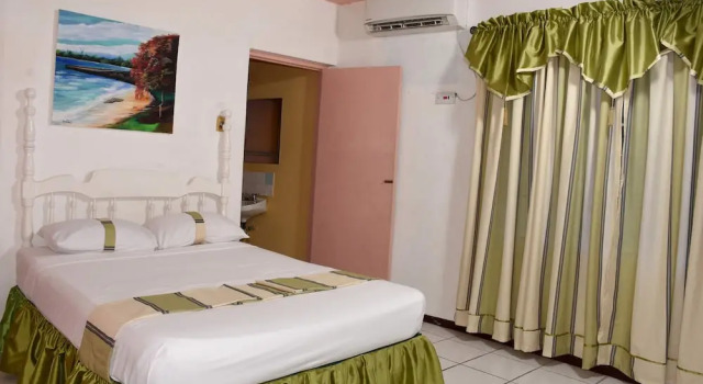 Двухместный номер Standard с видом на сад Marine View Hotel