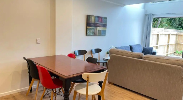 Коттедж NO PARTY ALLOWED, Entire Brand New 3 bedroom townhouse, free unlimited fibre wifi and free parking