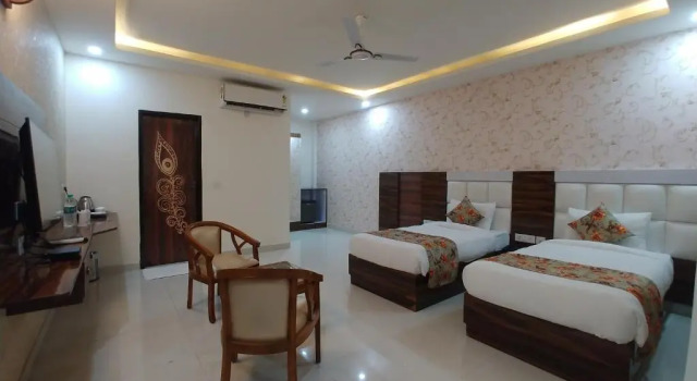 Полулюкс с балконом Dwelling Residency Hotel