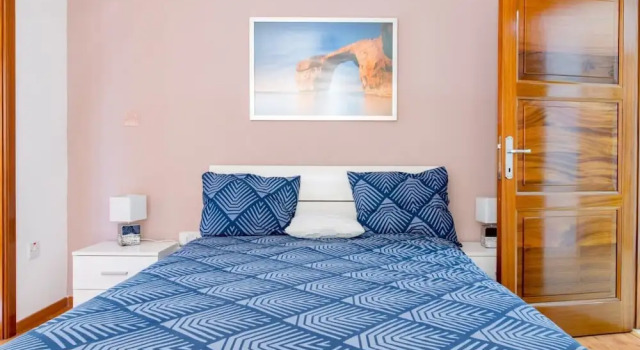 Luxury 3BR Apartment by the Sea, Prime Location