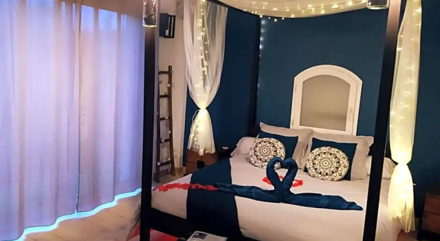 A l'Orée des pins - Gite indépendant avec baignoire balnéo et Home Cinéma en sup - Voir info de l'hôte, Réserver Chambre d'hôtes Cuges-les-Pins Bouches-du-Rhône