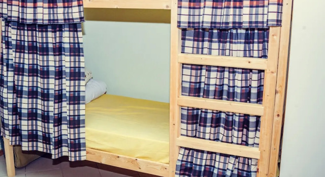 Sherlock Homes Hostel, Забронировать Хостел Хостелы Краснодара, рядом с Концертный зал Краснодарской филармонии, Хостел