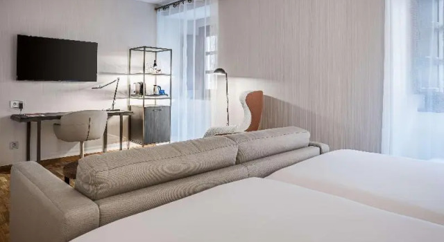 Номер Standard с балконом NH Collection Salamanca Palacio de Castellanos
