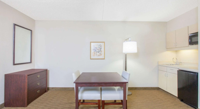 Hawthorn Suites by Wyndham Midwest City Tinker AFB