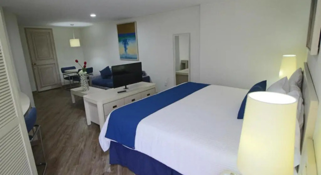 Полулюкс Hotel Century Reforma