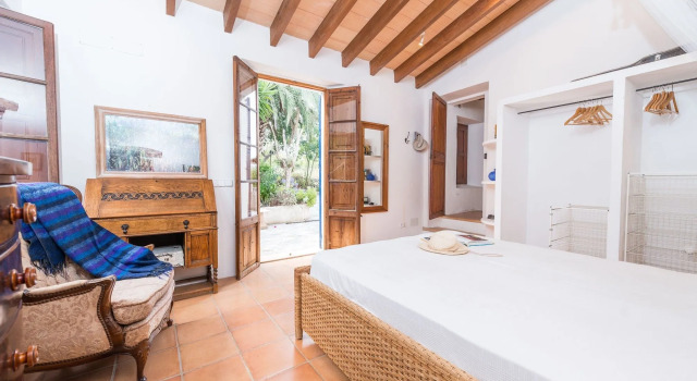 CAN Foguer, Book Hotel Campanet 