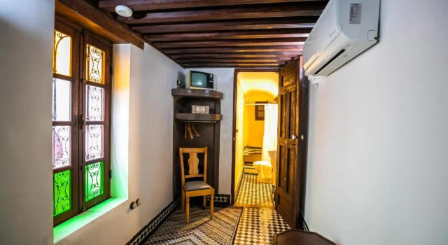 Camera Economy Riad Arabella