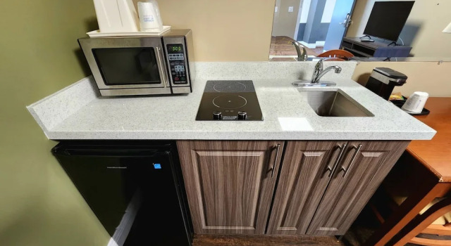 Двухместный номер Standard Super 8 by Wyndham Pembroke
