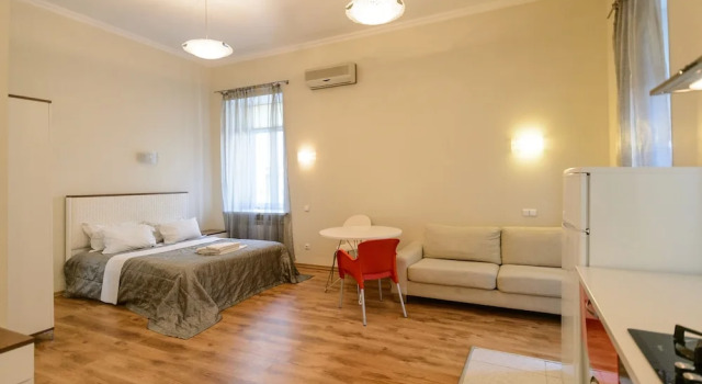Студия Comfort с балконом Partner Guest House Saksahanskoho