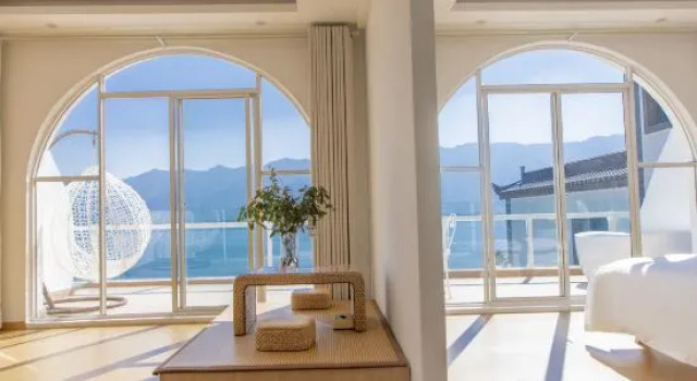 Люкс Luxury 2099 Lake View Inn