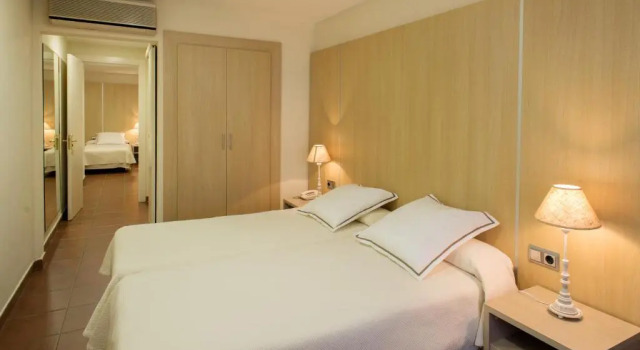 Четырёхместный номер Standard с видом на улицу Hotel Capri